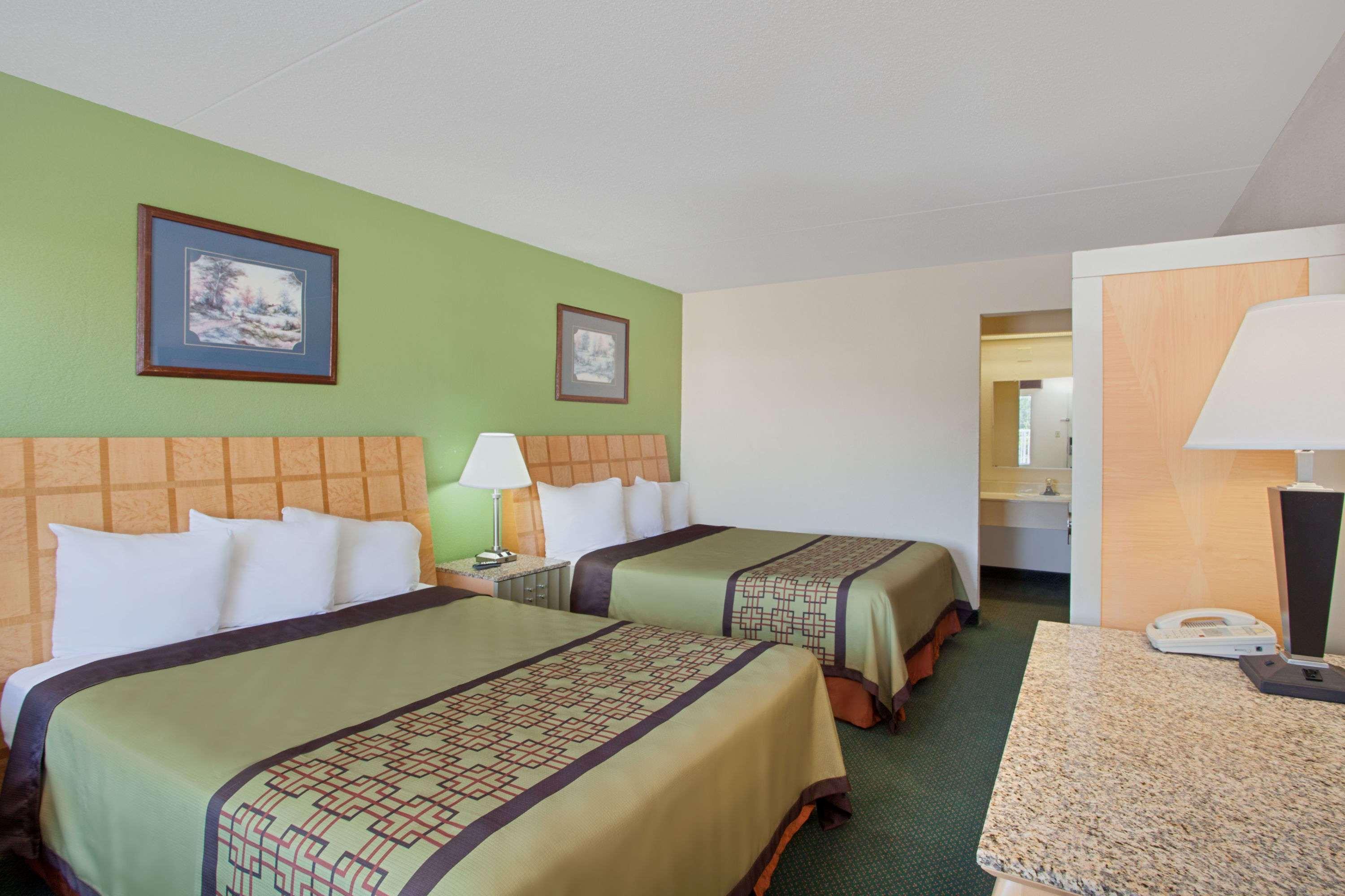 Days Inn By Wyndham Greeneville Exterior foto